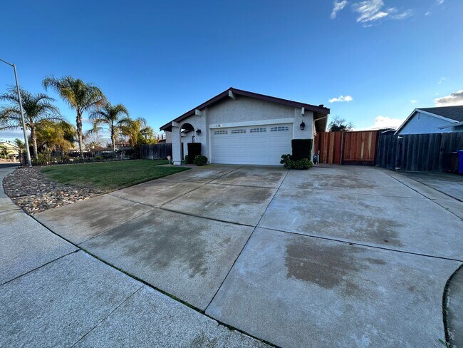 Foto del edificio - Beautiful 3 bedroom, 2 bath Oakley Home / ...