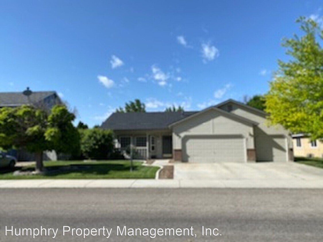 Primary Photo - 3 br, 2 bath House - 1091 W. Loon St.
