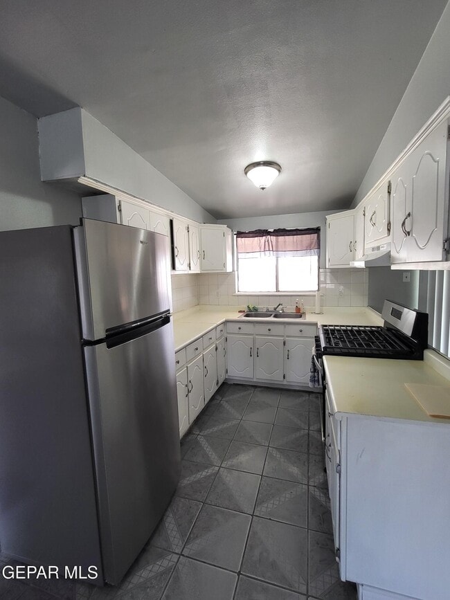 Building Photo - 302 Limonite Cir