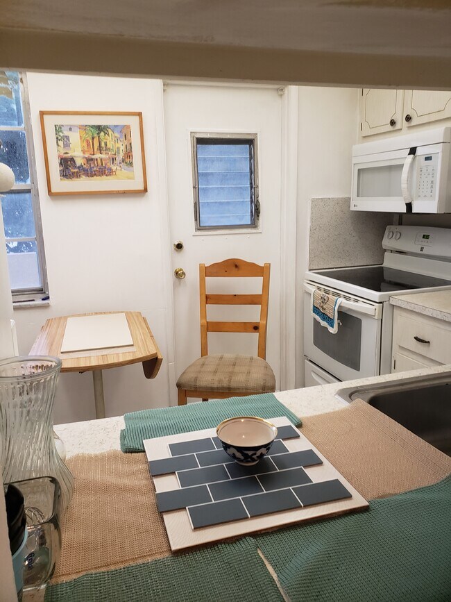 kitchen - 300 NE 14th Ave