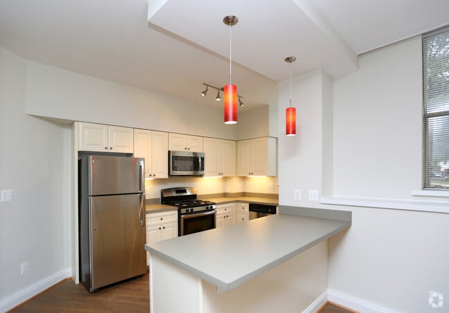 Interior Photo - 6600 Luzon