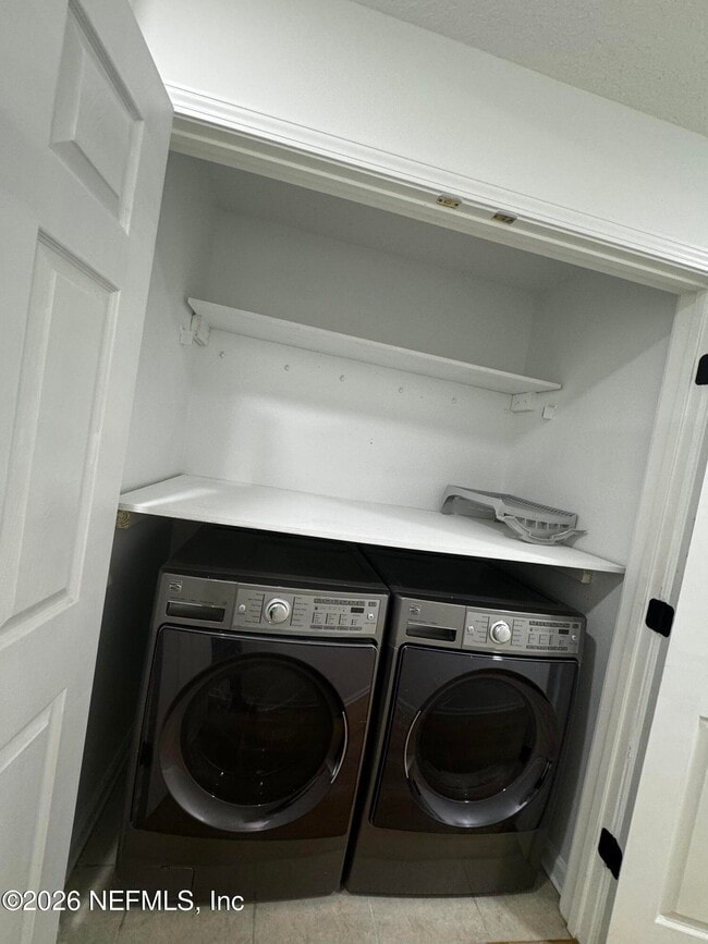 Building Photo - 807 Black Cherry Dr S