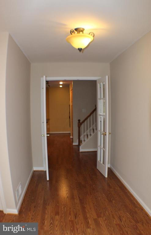 Building Photo - 5584 Queen Victoria Ct