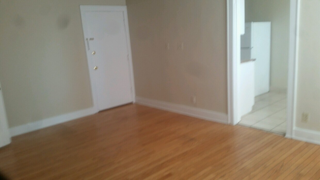 914 W Glen Flora Ave Unit 205, Waukegan, IL 60085 Apartments in