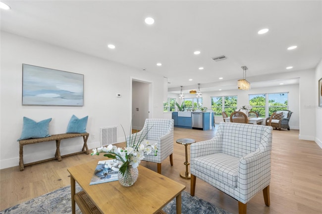 Foto del edificio - 3735 101st Ave N