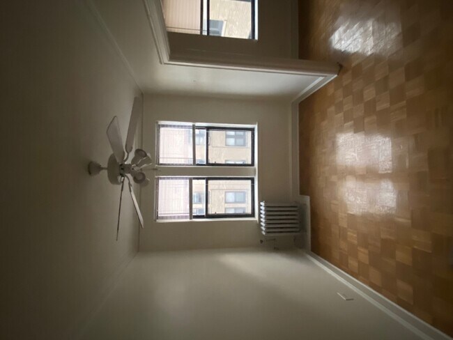 Foto del edificio - 1263 W Pratt Blvd