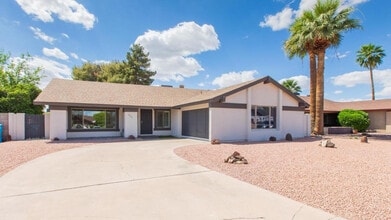 Building Photo - 2607 E Larkspur Dr