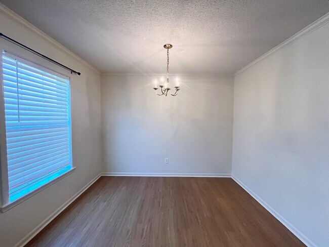 Área de comedor - 122 Mall Cir