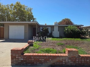 Building Photo - 2068 Highland Dr