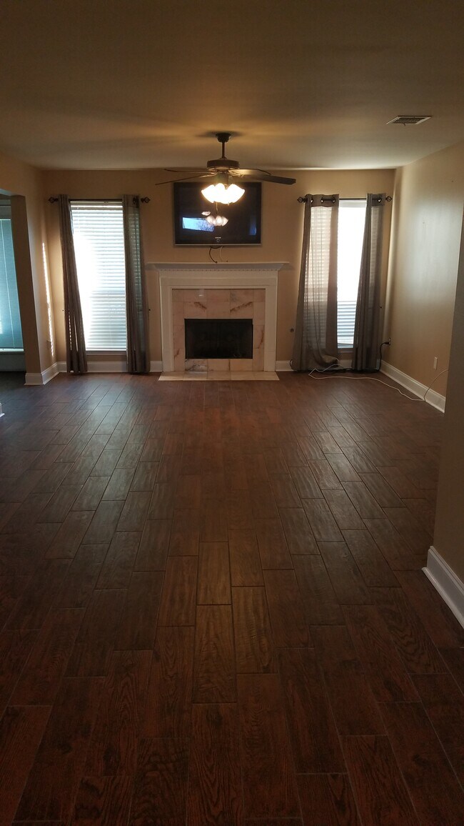 Foto del edificio - 40467 Hawthorne Dr