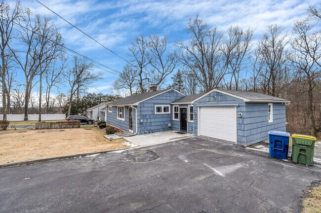 Building Photo - 149 Lakeside Blvd E