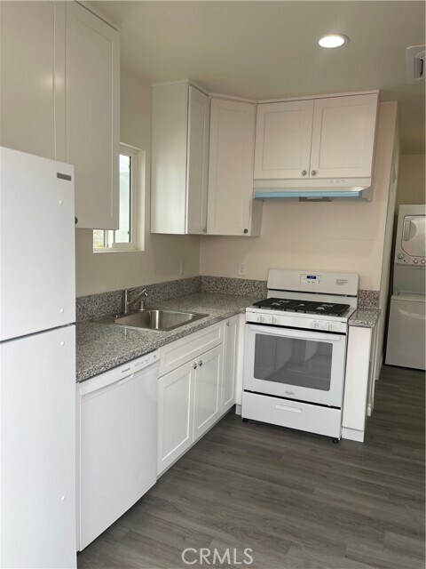 Building Photo - 14318 Disney Ave