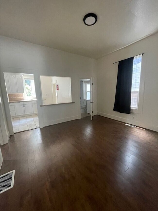 Foto del edificio - 1/2 Off First Month's Rent, 3Bdrm, 1Bath