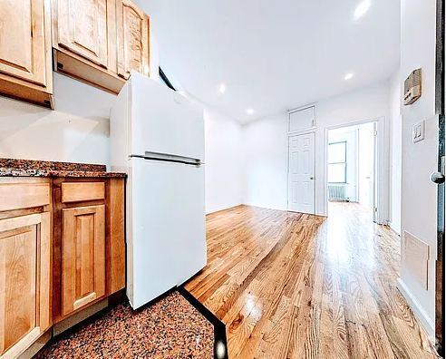 Building Photo - 214 East 10th Street