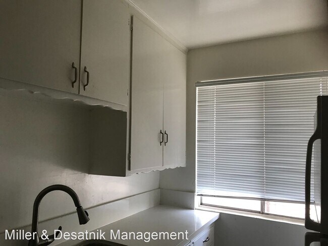 Foto del edificio - 8456 Blackburn Ave