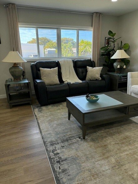 Foto del edificio - 5247 Carmilfra Dr