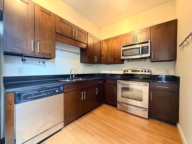 Photo - 1 Bedroom, 1 Bathroom Condo w/ Secure Parking Garage - Walk to Vandy, Belmont & Hillsboro Village