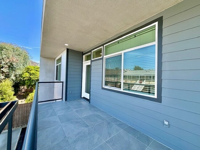 Building Photo - 127 S Santa Rosa St