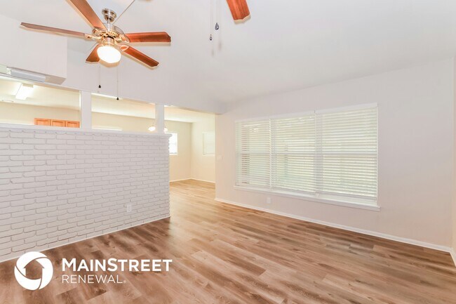 Building Photo - 3307 S Park Ave