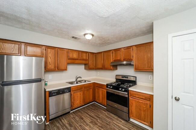 Building Photo - 6864 Hidden Lake Dr