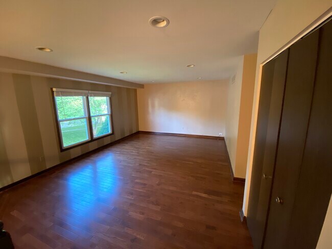 Building Photo - 1500 Banbury Ave