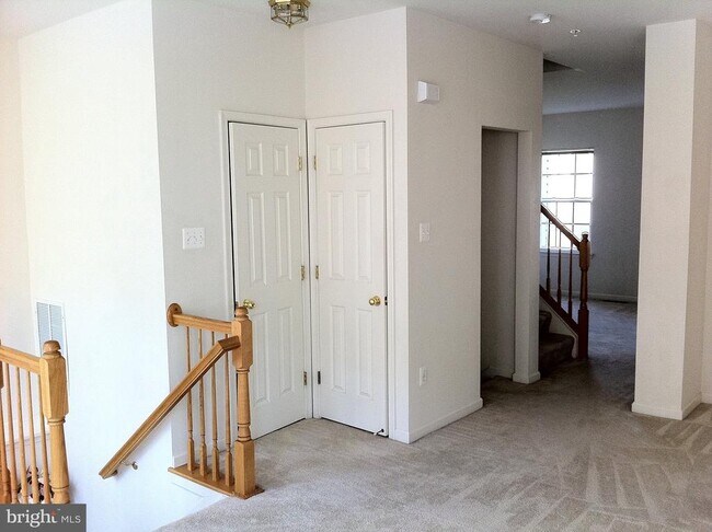 Building Photo - 7714 Valley Oak Dr