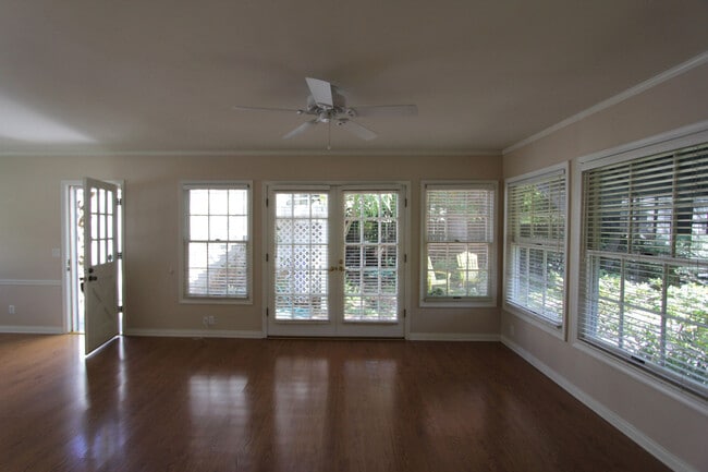 Building Photo - 3205 George Cir