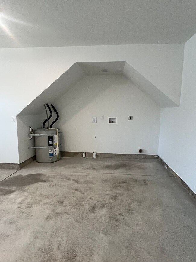Foto del edificio - Brand new 3-Bedroom 2-Bathroom townhouse i...