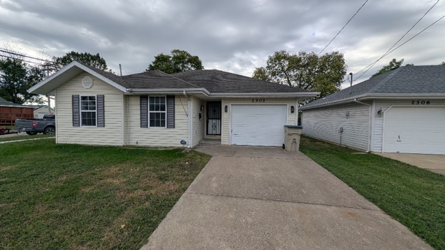 Building Photo - 2302 W Olive St