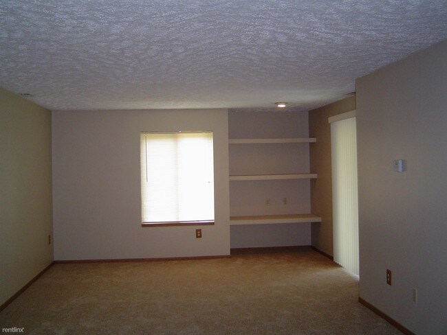 Building Photo - 1457 E Pond Dr