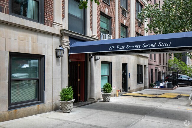Foto del edificio - 215 E 72nd St