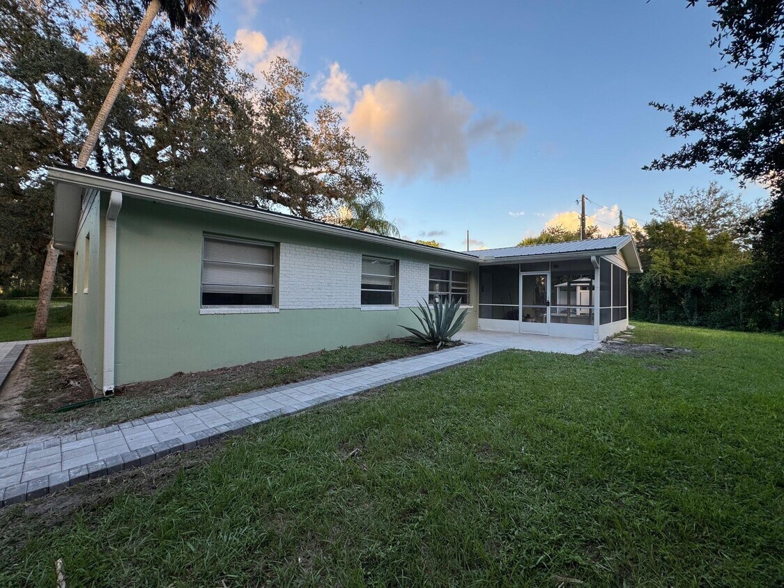 Foto principal - 405 NE 131st Ln