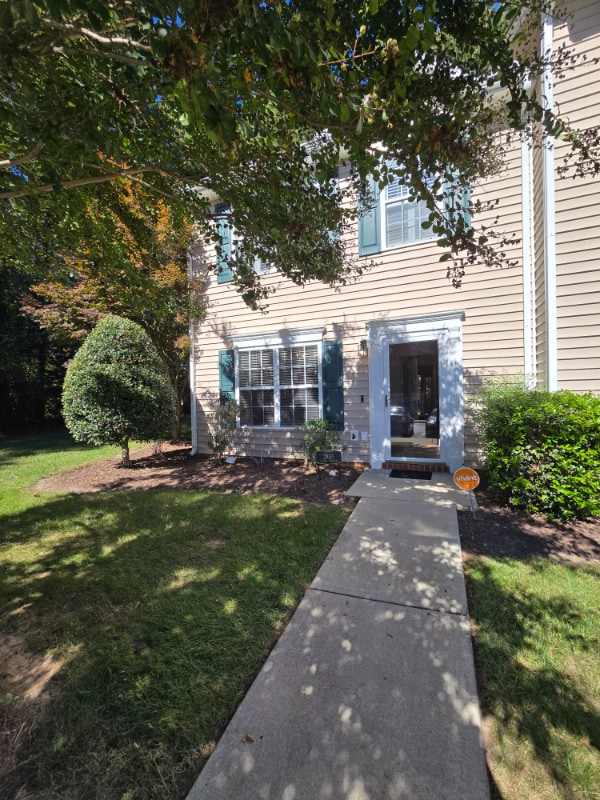 Building Photo - 2800 Goyne Terrace