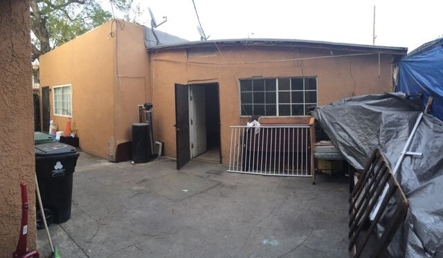 Building Photo - 250 E 81st St