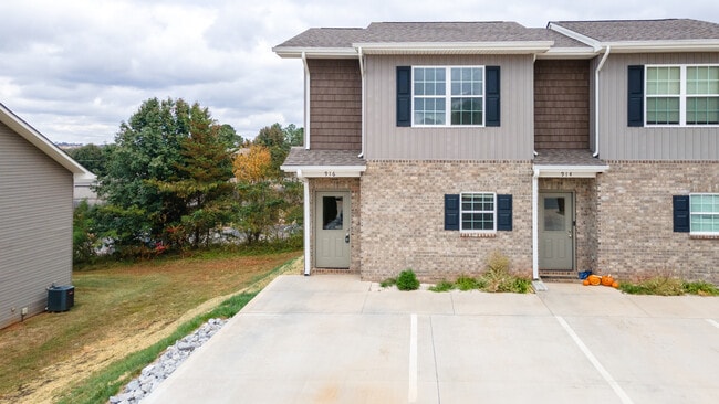 Photo - 916 Warrior Hill Dr (Louisville, TN) Townhome