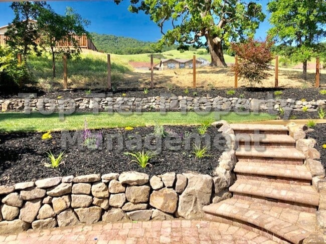 Building Photo - Very nice 4 Bed/3 Bath/2,145 Sqft House in West Danville available 6/15 for Lease!