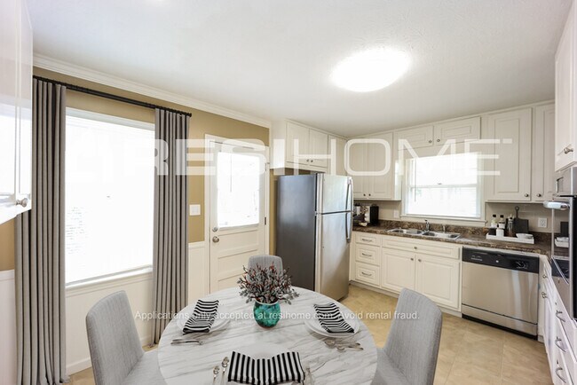 Foto del edificio - 872 Maple Drive