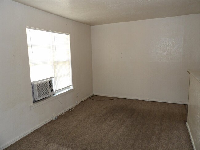 Building Photo - 1308 SW 26th St