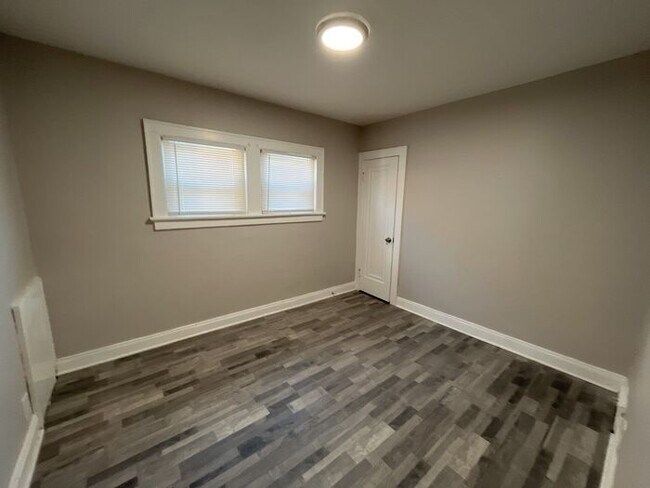 Building Photo - Beautiful Southside Home