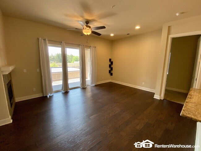 Foto del edificio - 305 Inverness Way S
