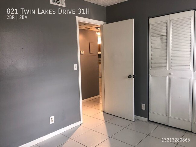 Foto del edificio - 2/2 Condo In Lakewood Village Coral Springs