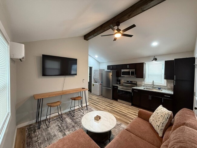 Building Photo - 337 Herriman St