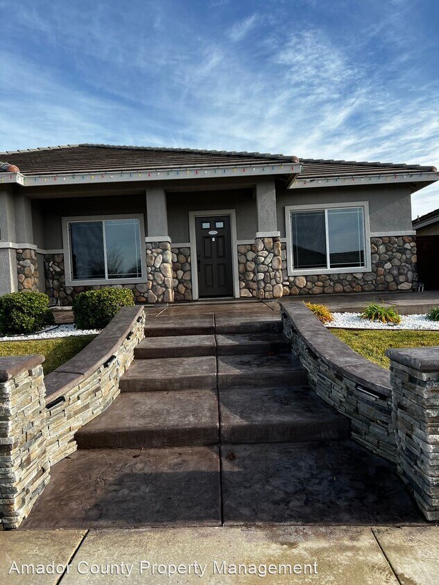 Foto principal - 4 br, 2 bath House - 4903 Spyglass Dr