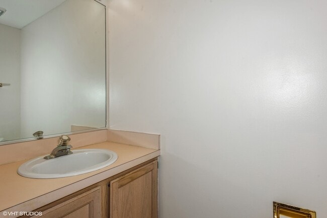 Building Photo - 1129 Bristol Ct