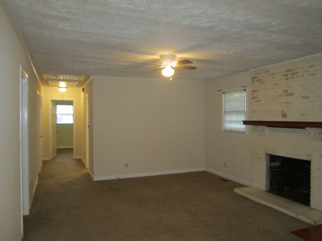 Building Photo - 104 W Allison Circle