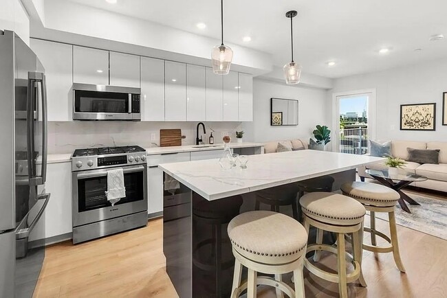 Kitchen - 321 W Broadway