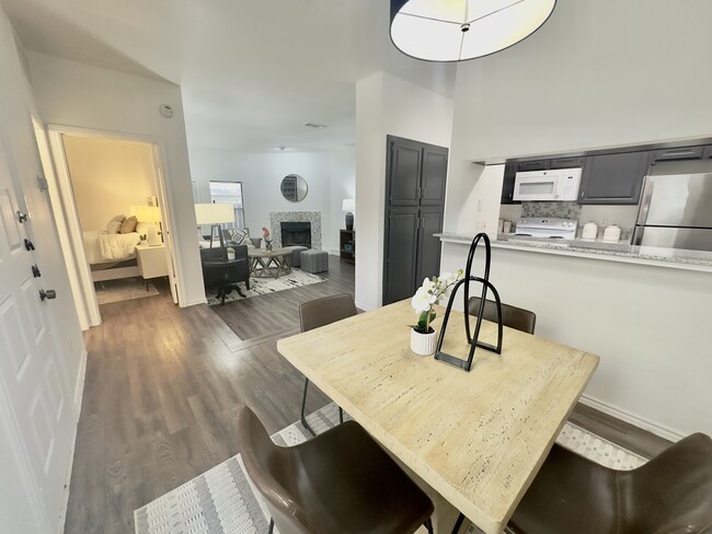 Dining room - 7340 Skillman St