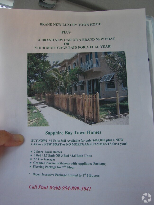 Building Photo - Sapphire Bay