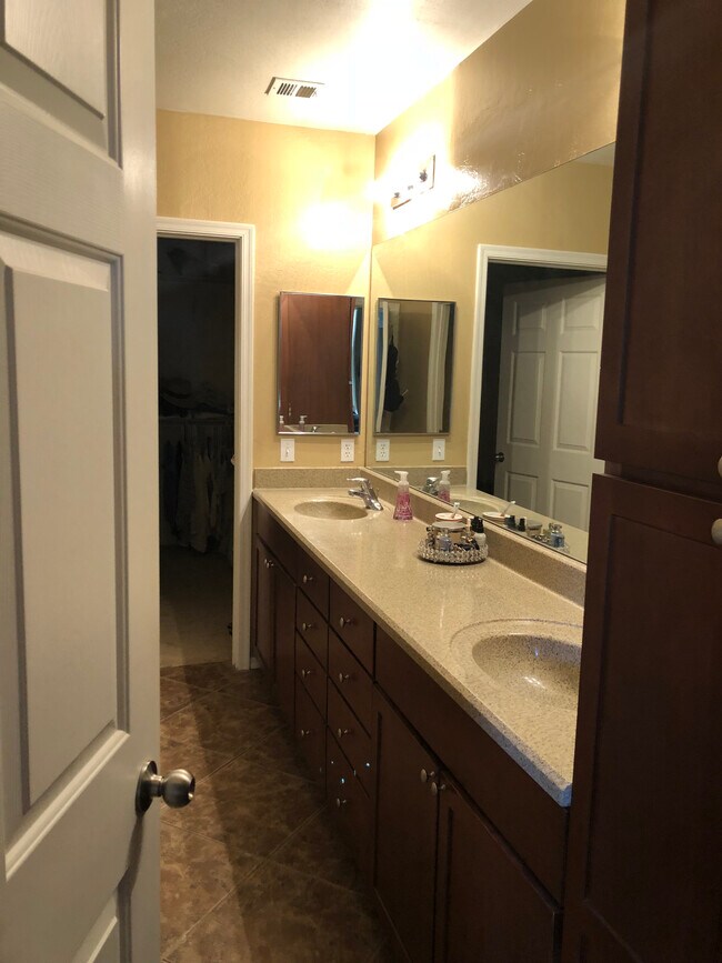 Foto del edificio - 14575 W Mountain View Blvd