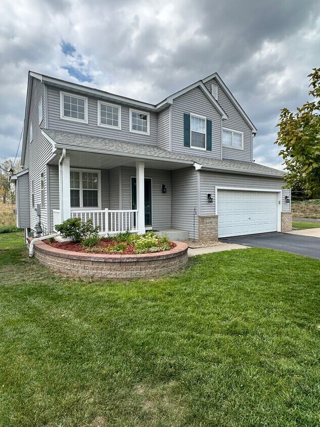Primary Photo - Spacious Single Family Home, Fireplace, 3....